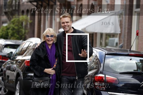 Amsterdam 15 mei 2020
Sheila de Vries met haar zoon Gideon p[ de cornelis schuytstraat