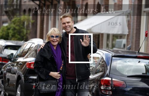 Amsterdam 15 mei 2020
Sheila de Vries met haar zoon Gideon p[ de cornelis schuytstraat