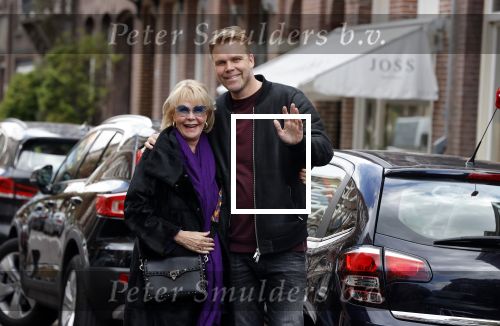 Amsterdam 15 mei 2020
Sheila de Vries met haar zoon Gideon p[ de cornelis schuytstraat