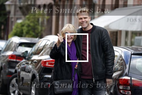 Amsterdam 15 mei 2020
Sheila de Vries met haar zoon Gideon p[ de cornelis schuytstraat