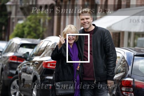 Amsterdam 15 mei 2020
Sheila de Vries met haar zoon Gideon p[ de cornelis schuytstraat