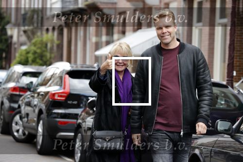 Amsterdam 15 mei 2020
Sheila de Vries met haar zoon Gideon p[ de cornelis schuytstraat