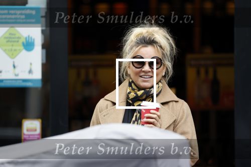 Amsterdam 15 mei 2020
Tatjana drinkt kopje koffie op de beethovenstraat
