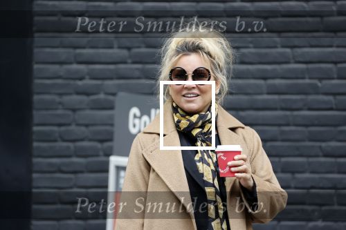 Amsterdam 15 mei 2020
Tatjana drinkt kopje koffie op de beethovenstraat