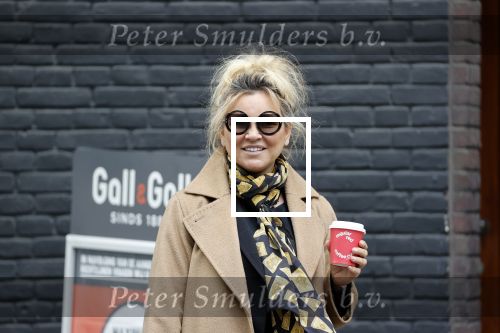 Amsterdam 15 mei 2020
Tatjana drinkt kopje koffie op de beethovenstraat