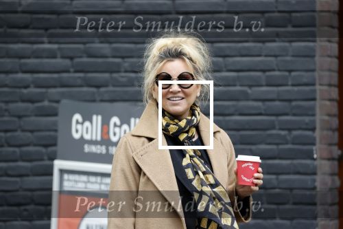 Amsterdam 15 mei 2020
Tatjana drinkt kopje koffie op de beethovenstraat