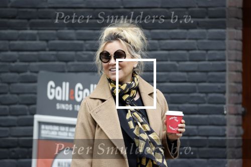 Amsterdam 15 mei 2020
Tatjana drinkt kopje koffie op de beethovenstraat