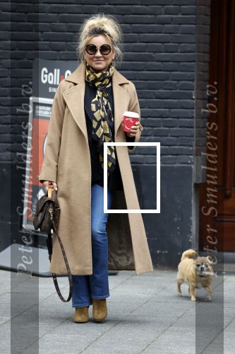 Amsterdam 15 mei 2020
Tatjana drinkt kopje koffie op de beethovenstraat