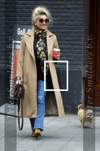 Amsterdam 15 mei 2020
Tatjana drinkt kopje koffie op de beethovenstraat