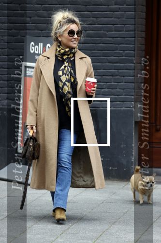 Amsterdam 15 mei 2020
Tatjana drinkt kopje koffie op de beethovenstraat