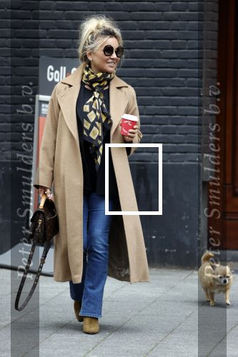 Amsterdam 15 mei 2020
Tatjana drinkt kopje koffie op de beethovenstraat