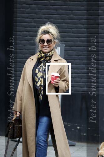 Amsterdam 15 mei 2020
Tatjana drinkt kopje koffie op de beethovenstraat
