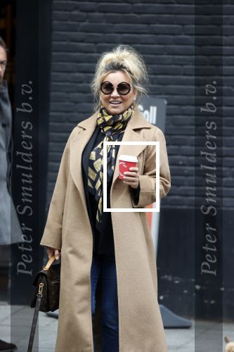 Amsterdam 15 mei 2020
Tatjana drinkt kopje koffie op de beethovenstraat