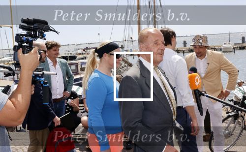 Volendam 1 juni 2020
Forum van Democratie met Thierry Baudet Theo Hiddema en Wybren van Haga zijn in Volendam tijdens de opening van de terrassen.