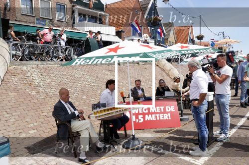 Volendam 1 juni 2020
Forum van Democratie met Thierry Baudet Theo Hiddema en Wybren van Haga zijn in Volendam tijdens de opening van de terrassen.