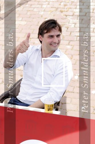 Volendam 1 juni 2020
Forum van Democratie met Thierry Baudet Theo Hiddema en Wybren van Haga zijn in Volendam tijdens de opening van de terrassen.