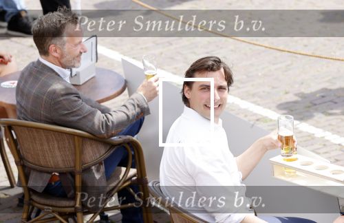 Volendam 1 juni 2020
Forum van Democratie met Thierry Baudet Theo Hiddema en Wybren van Haga zijn in Volendam tijdens de opening van de terrassen.