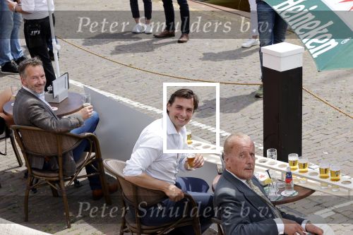 Volendam 1 juni 2020
Forum van Democratie met Thierry Baudet Theo Hiddema en Wybren van Haga zijn in Volendam tijdens de opening van de terrassen.