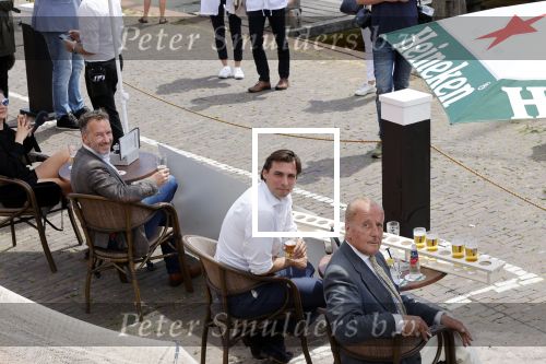 Volendam 1 juni 2020
Forum van Democratie met Thierry Baudet Theo Hiddema en Wybren van Haga zijn in Volendam tijdens de opening van de terrassen.