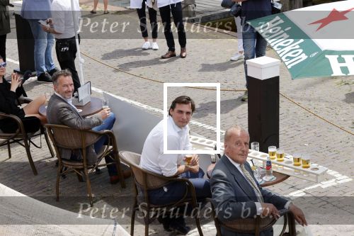 Volendam 1 juni 2020
Forum van Democratie met Thierry Baudet Theo Hiddema en Wybren van Haga zijn in Volendam tijdens de opening van de terrassen.