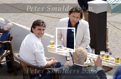 Volendam 1 juni 2020
Forum van Democratie met Thierry Baudet Theo Hiddema en Wybren van Haga zijn in Volendam tijdens de opening van de terrassen.