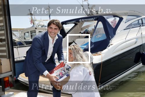 Volendam 1 juni 2020
Forum van Democratie met Thierry Baudet Theo Hiddema en Wybren van Haga zijn in Volendam tijdens de opening van de terrassen.