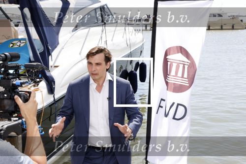 Volendam 1 juni 2020
Forum van Democratie met Thierry Baudet Theo Hiddema en Wybren van Haga zijn in Volendam tijdens de opening van de terrassen.