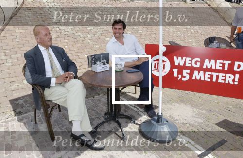 Volendam 1 juni 2020
Forum van Democratie met Thierry Baudet Theo Hiddema en Wybren van Haga zijn in Volendam tijdens de opening van de terrassen.