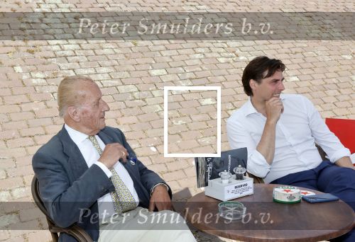 Volendam 1 juni 2020
Forum van Democratie met Thierry Baudet Theo Hiddema en Wybren van Haga zijn in Volendam tijdens de opening van de terrassen.