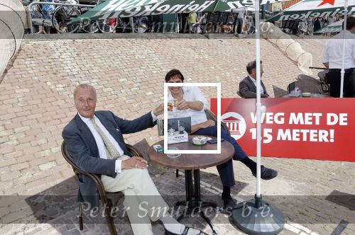 Volendam 1 juni 2020
Forum van Democratie met Thierry Baudet Theo Hiddema en Wybren van Haga zijn in Volendam tijdens de opening van de terrassen.