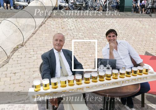 Volendam 1 juni 2020
Forum van Democratie met Thierry Baudet Theo Hiddema en Wybren van Haga zijn in Volendam tijdens de opening van de terrassen.