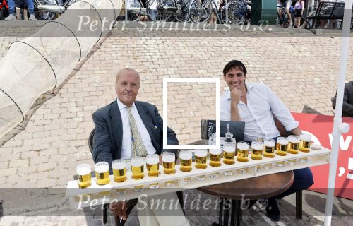 Volendam 1 juni 2020
Forum van Democratie met Thierry Baudet Theo Hiddema en Wybren van Haga zijn in Volendam tijdens de opening van de terrassen.
