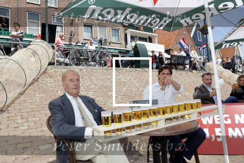 Volendam 1 juni 2020
Forum van Democratie met Thierry Baudet Theo Hiddema en Wybren van Haga zijn in Volendam tijdens de opening van de terrassen.