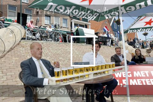 Volendam 1 juni 2020
Forum van Democratie met Thierry Baudet Theo Hiddema en Wybren van Haga zijn in Volendam tijdens de opening van de terrassen.