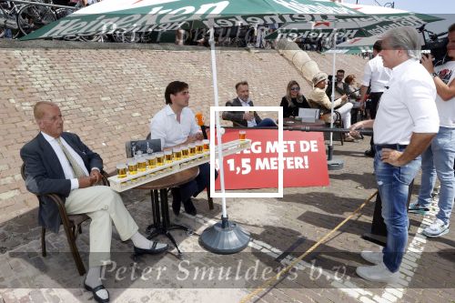 Volendam 1 juni 2020
Forum van Democratie met Thierry Baudet Theo Hiddema en Wybren van Haga zijn in Volendam tijdens de opening van de terrassen.