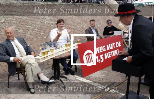 Volendam 1 juni 2020
Forum van Democratie met Thierry Baudet Theo Hiddema en Wybren van Haga zijn in Volendam tijdens de opening van de terrassen.