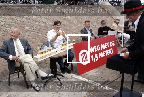 Volendam 1 juni 2020
Forum van Democratie met Thierry Baudet Theo Hiddema en Wybren van Haga zijn in Volendam tijdens de opening van de terrassen.