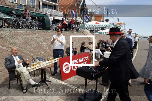 Volendam 1 juni 2020
Forum van Democratie met Thierry Baudet Theo Hiddema en Wybren van Haga zijn in Volendam tijdens de opening van de terrassen.