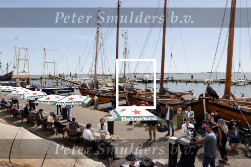 Volendam 1 juni 2020
Forum van Democratie met Thierry Baudet Theo Hiddema en Wybren van Haga zijn in Volendam tijdens de opening van de terrassen.