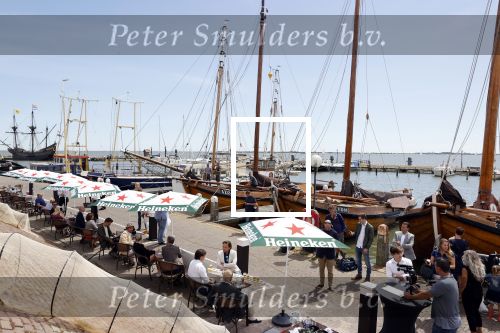 Volendam 1 juni 2020
Forum van Democratie met Thierry Baudet Theo Hiddema en Wybren van Haga zijn in Volendam tijdens de opening van de terrassen.