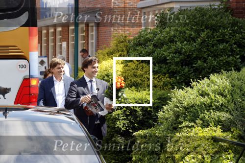 Hilversum Barneveld 13 juni 2020
Thierry Baudet gaat het land in om de krantjes van Forum voor democratie uit te delen. Zijn vriendin Davide legt alles vast met haar camera.