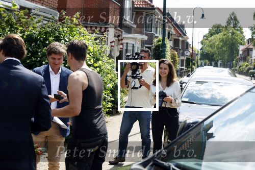 Hilversum Barneveld 13 juni 2020
Thierry Baudet gaat het land in om de krantjes van Forum voor democratie uit te delen. Zijn vriendin Davide legt alles vast met haar camera.