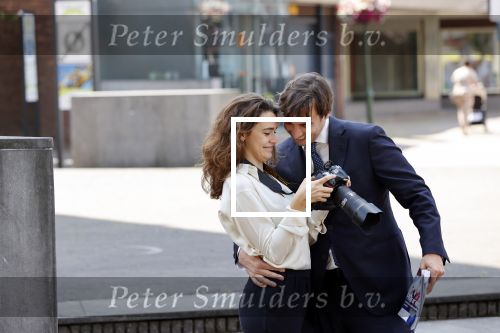 Hilversum Barneveld 13 juni 2020
Thierry Baudet gaat het land in om de krantjes van Forum voor democratie uit te delen. Zijn vriendin Davide legt alles vast met haar camera.