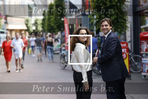 Hilversum Barneveld 13 juni 2020
Thierry Baudet gaat het land in om de krantjes van Forum voor democratie uit te delen. Zijn vriendin Davide legt alles vast met haar camera.