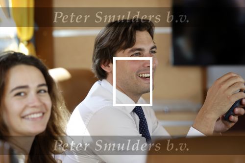 Hilversum Barneveld 13 juni 2020
Thierry Baudet gaat het land in om de krantjes van Forum voor democratie uit te delen. Zijn vriendin Davide legt alles vast met haar camera.