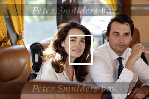 Hilversum Barneveld 13 juni 2020
Thierry Baudet gaat het land in om de krantjes van Forum voor democratie uit te delen. Zijn vriendin Davide legt alles vast met haar camera.