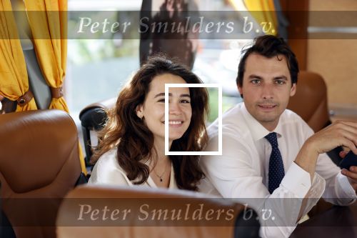 Hilversum Barneveld 13 juni 2020
Thierry Baudet gaat het land in om de krantjes van Forum voor democratie uit te delen. Zijn vriendin Davide legt alles vast met haar camera.