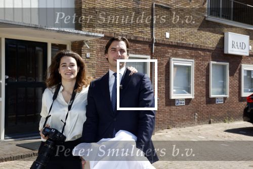 Hilversum Barneveld 13 juni 2020
Thierry Baudet gaat het land in om de krantjes van Forum voor democratie uit te delen. Zijn vriendin Davide legt alles vast met haar camera.