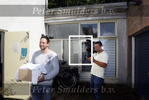 Hilversum Barneveld 13 juni 2020
Thierry Baudet gaat het land in om de krantjes van Forum voor democratie uit te delen. Zijn vriendin Davide legt alles vast met haar camera.