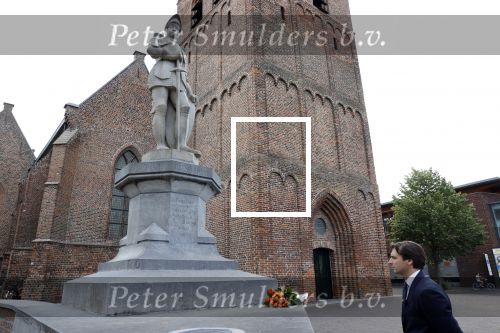 Hilversum Barneveld 13 juni 2020
Thierry Baudet gaat het land in om de krantjes van Forum voor democratie uit te delen. Zijn vriendin Davide legt alles vast met haar camera.